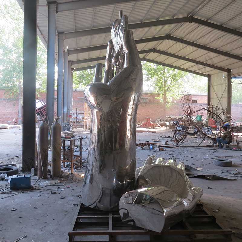 水滴主題不銹鋼雕塑，雙手不銹鋼雕塑，手托水滴景觀雕塑