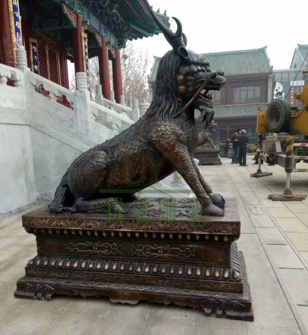 居宗教廟堂之高,擇黃銅麒麟雕塑守業(yè)